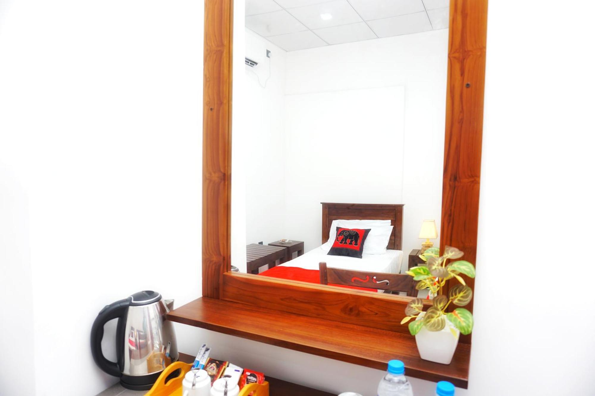Sashini Homestay Сигирия Экстерьер фото