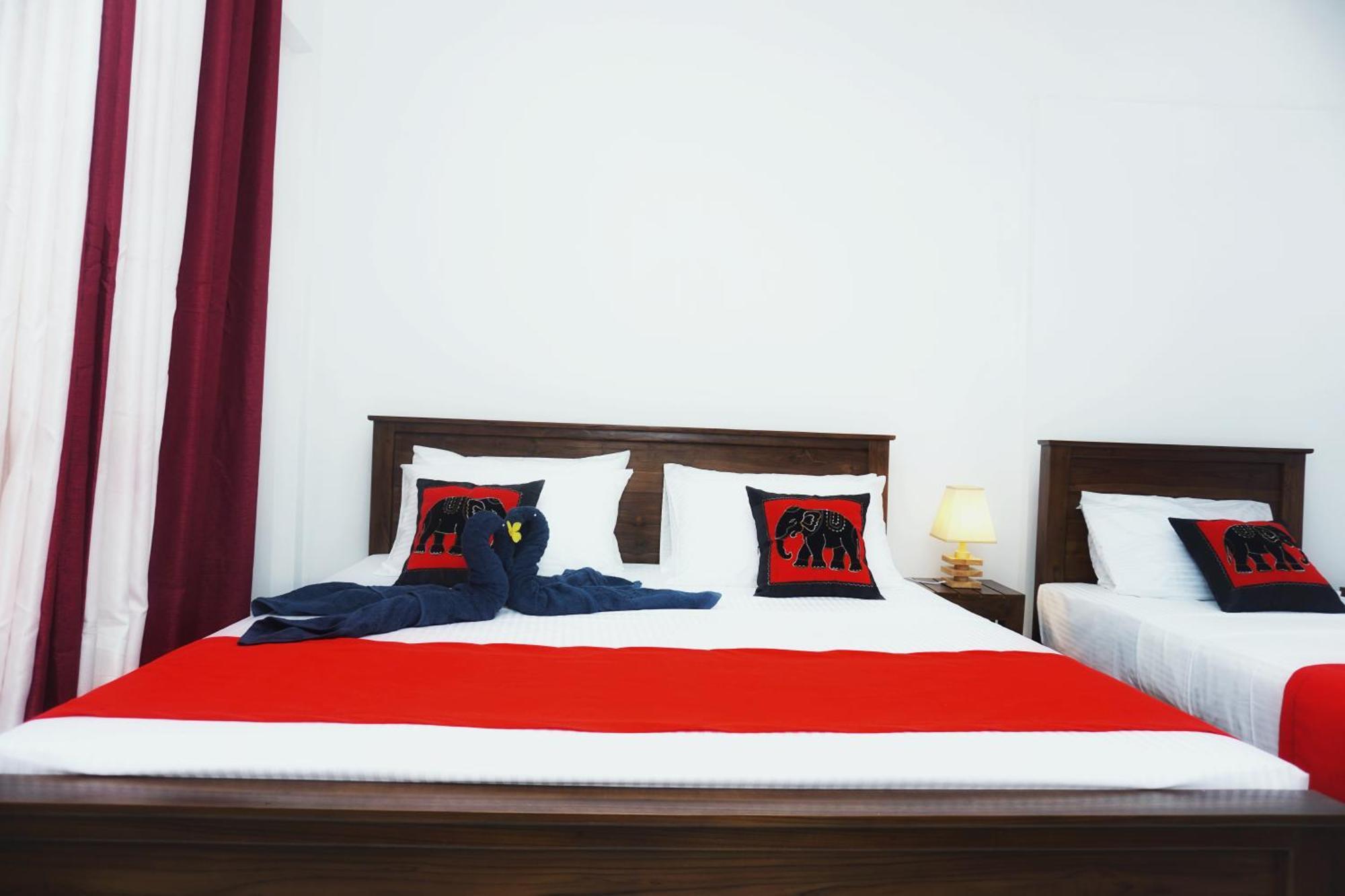 Sashini Homestay Сигирия Экстерьер фото