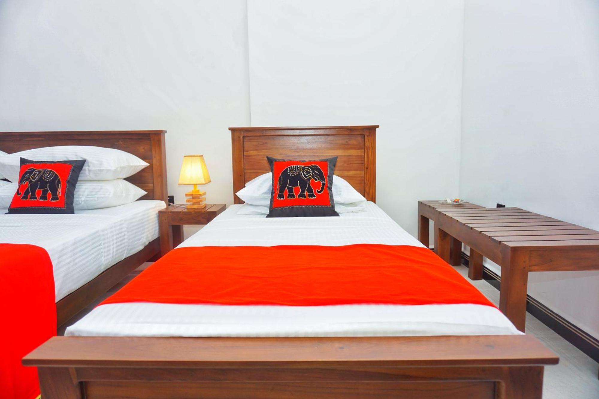 Sashini Homestay Сигирия Экстерьер фото