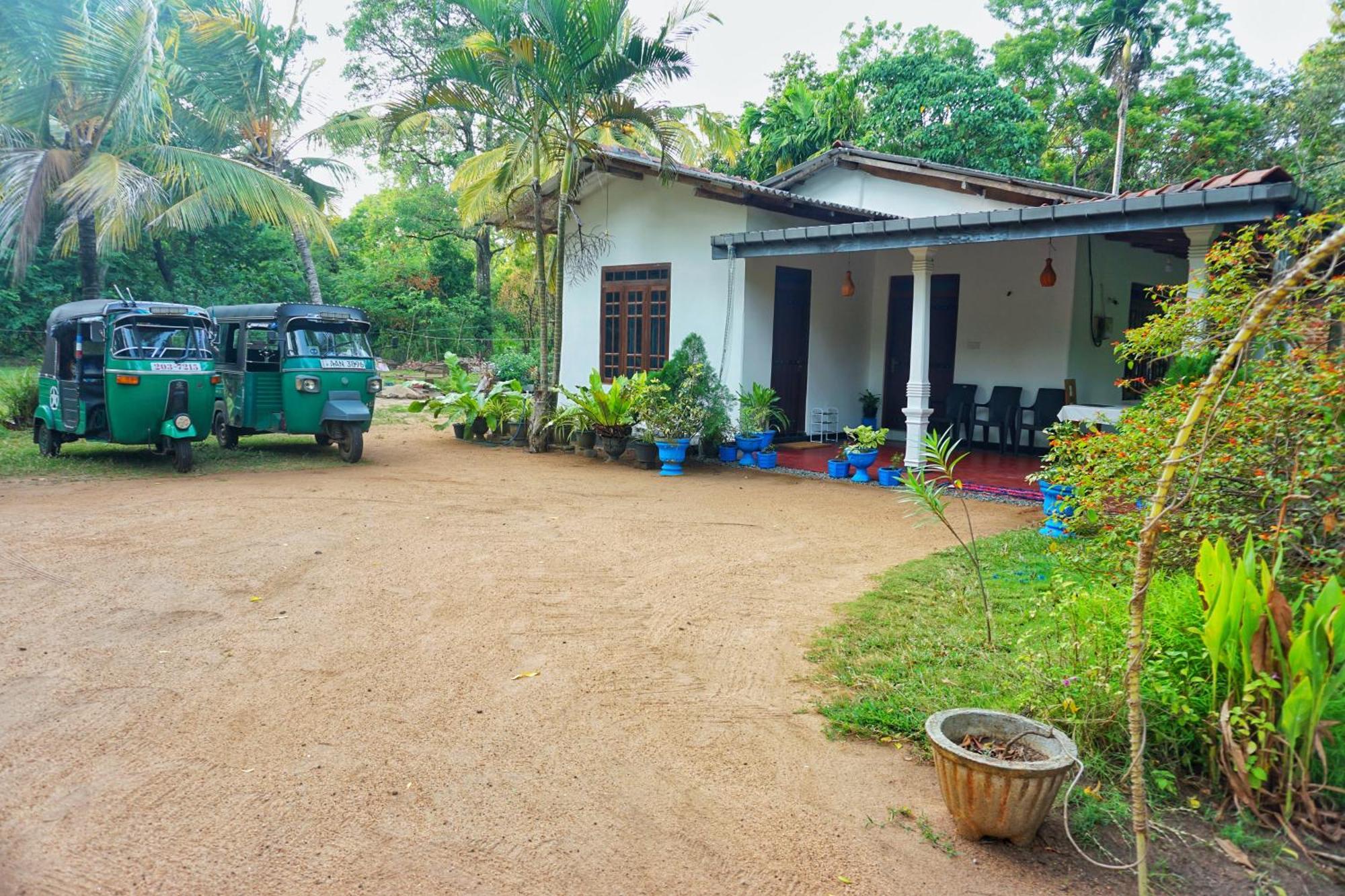 Sashini Homestay Сигирия Экстерьер фото